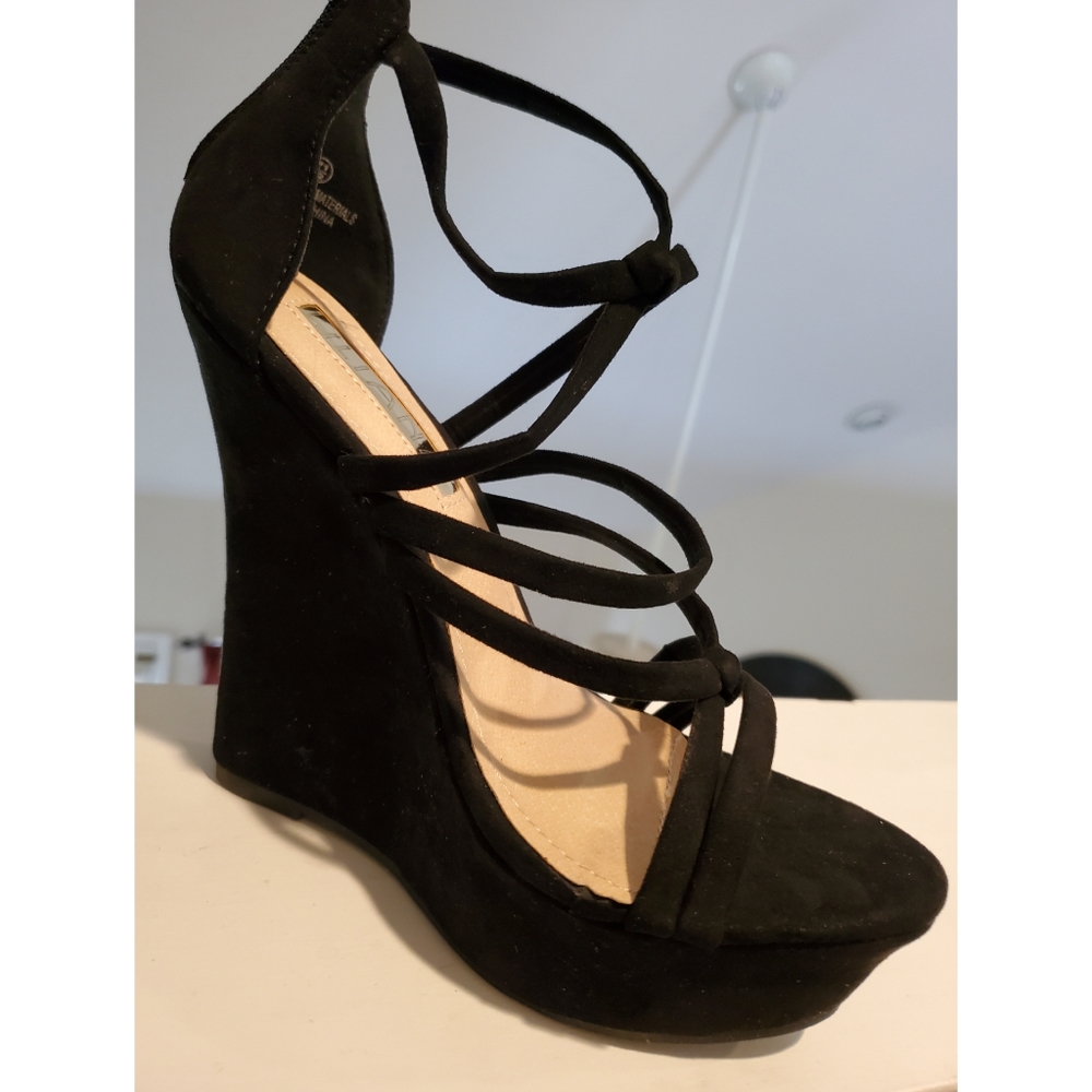 Black wedge heels